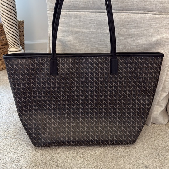 Tory Burch Tote - Picture 3 of 9